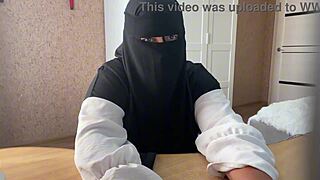 Cena#9 para vídeo: Middle-aged Arab woman pleasures herself in real-t...